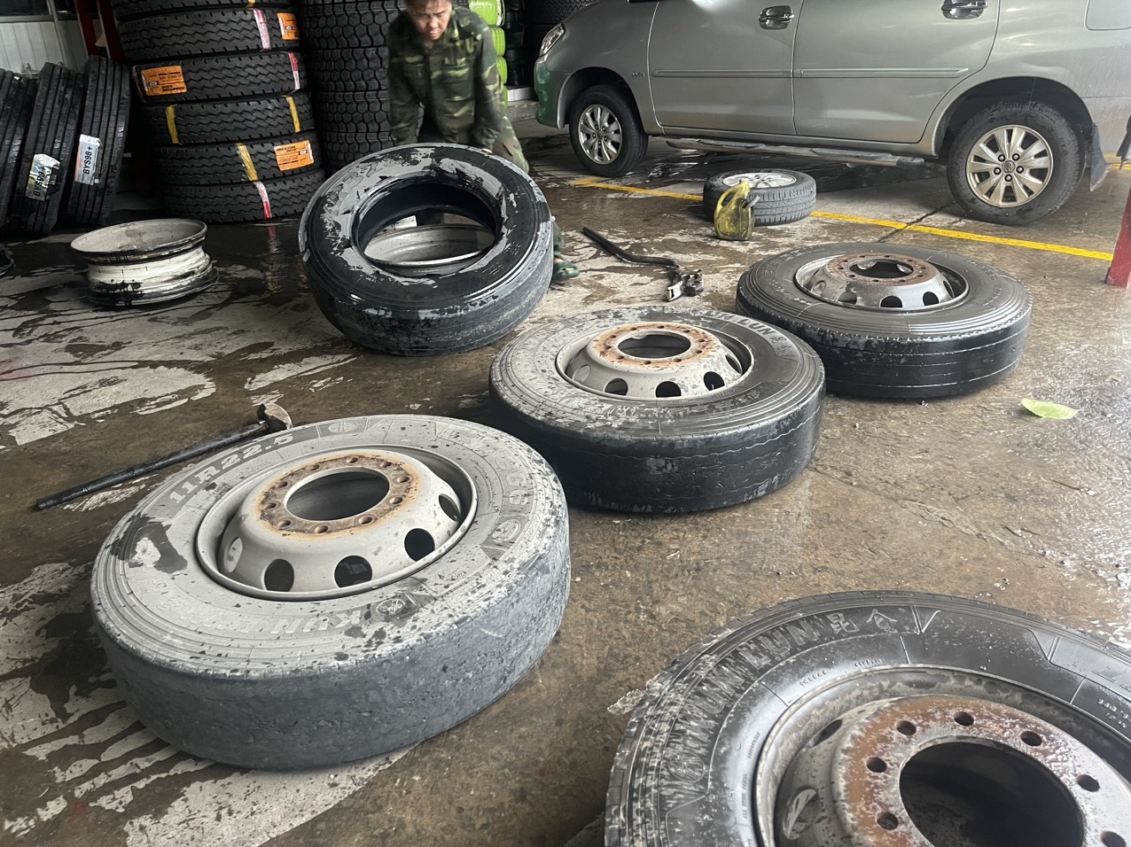 ĐẠI LÝ PHÂN PHỐI SỈ LẺ LỐP XE MAXXIS 1200-24 M677 GIÁ RẺ TẠI BÌNH DƯƠNG